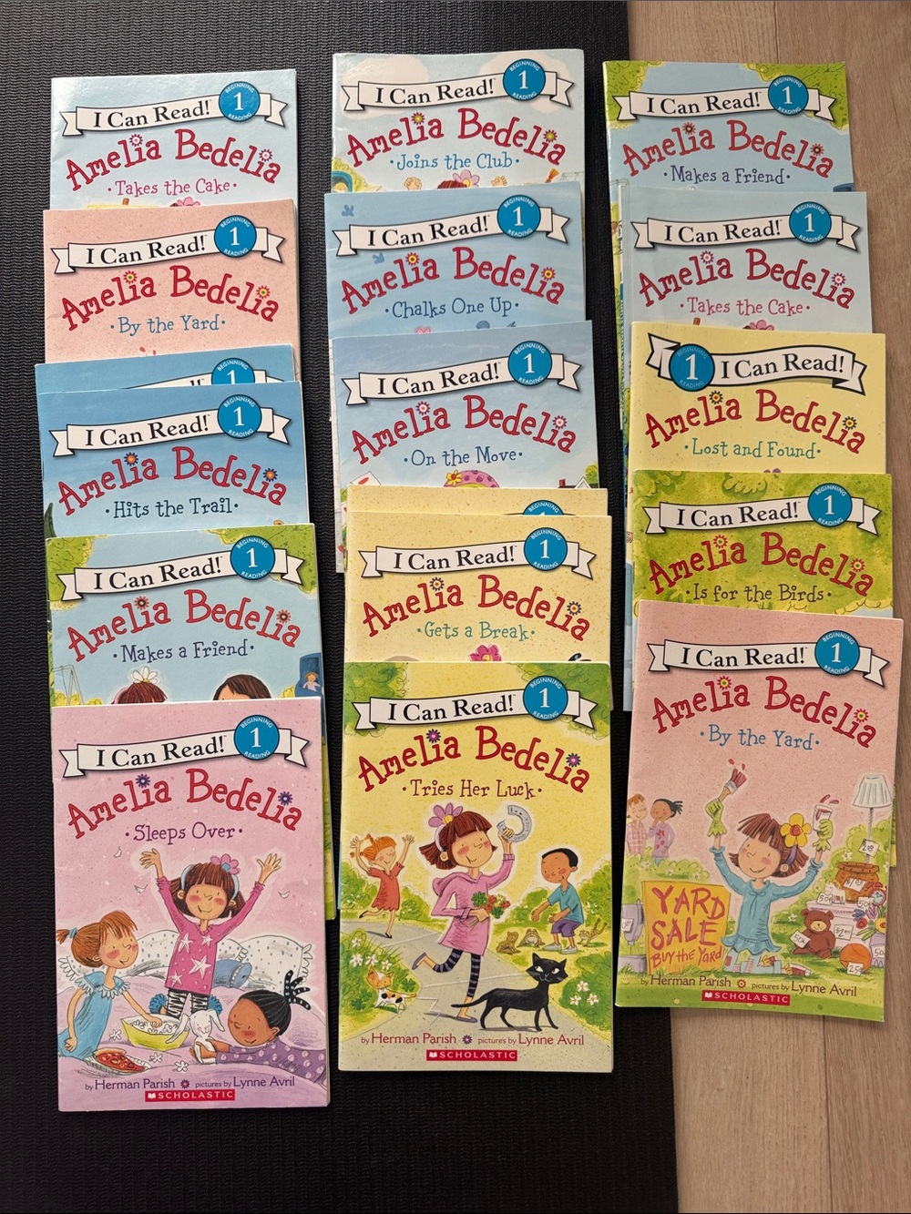 Amelia Bedelia Beginning Reading Level 1 - Assorted Pastel Covers (17 books)